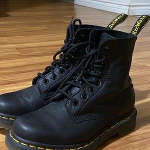 Dr Martens 1460 8 eyelet Black Leather Boots